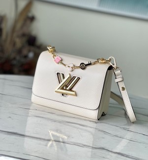 Louis Vuitton Twist MM