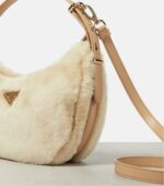 Arqué shearling shoulder bag - Image 7