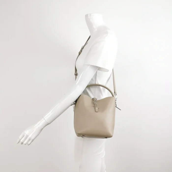 Le 37 leather crossbody bag Beige Leather - Image 9