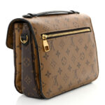 Reverse Monogram Pochette Metis - Image 3